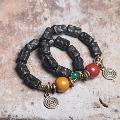 Bracelet Ébène Sculptée et Agate de Gobi – Breloque en Cuivre, Bijou de Couple