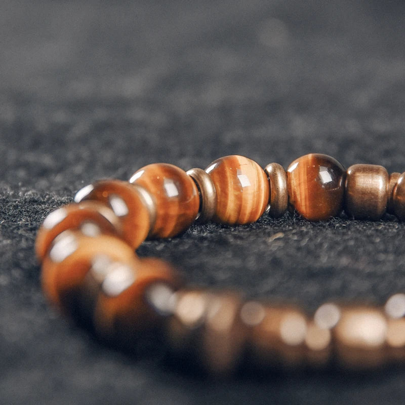Bracelet Oeil de Tigre Doré et Breloque en Laiton Martelé – Bicolore, Homme et Femme