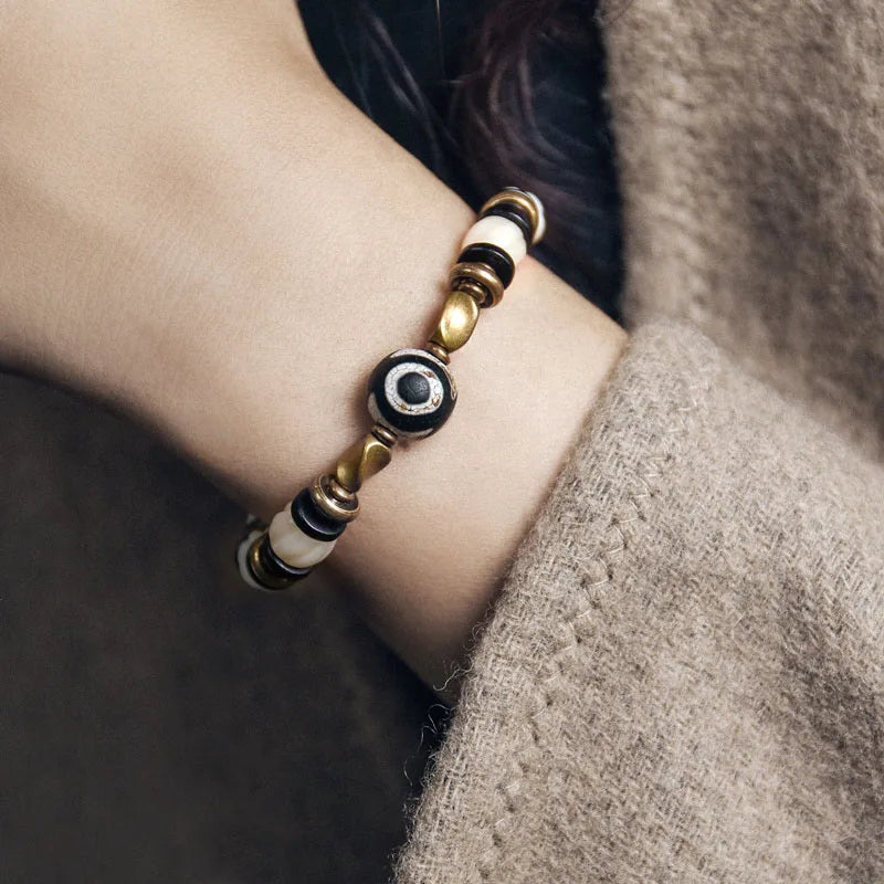 Bracelet de Prière Os Blanc Gravé et Intercalaires en Ébène – Œil Tibétain Protecteur