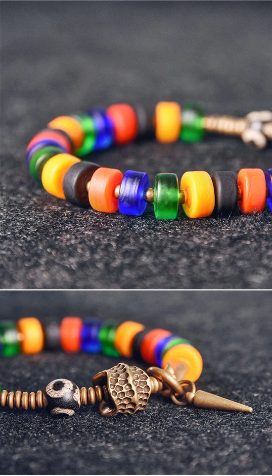 Bracelet Verre Coloré et Perle Tibétaine – Breloque en Cuivre Travaillé Main, Unisexe