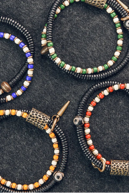 Bracelet Zen Double Rang Ébène et Pierres Colorées – Vajra en Laiton Martelé
