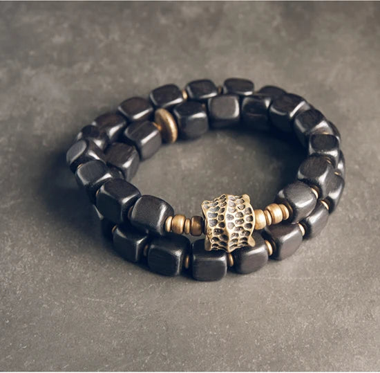 Bracelet Double Rang Ébène et Breloque en Cuivre Martelé Vieilli – Classique Homme et Femme