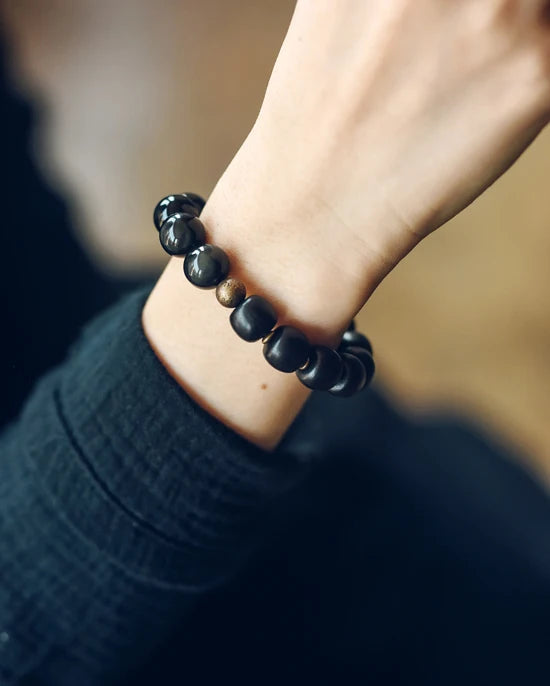 Bracelet Oeil de Tigre Doré ou Obsidienne Arc-en-Ciel – Perles de Bois et Métal Martelé