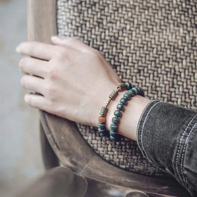 Bracelet Graines de Bodhi Vertes et Breloque en Laiton – Bijou de Méditation pour Femme