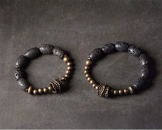 Bracelet Pierre de Lave et Laiton Forgé à la Main – Style Brut, Diffuseur d'Huiles Essentielles