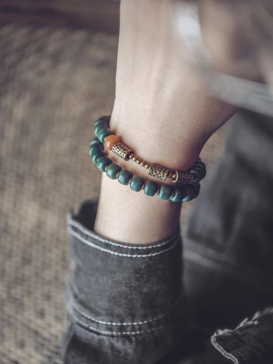 Bracelet Graines de Bodhi Vertes et Breloque en Laiton – Bijou de Méditation pour Femme
