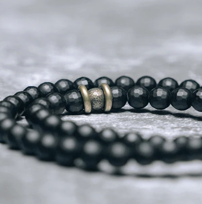 Bracelet Minimaliste Agate Noire Mate et Perles de Laiton – 6 ou 8 mm, Unisexe