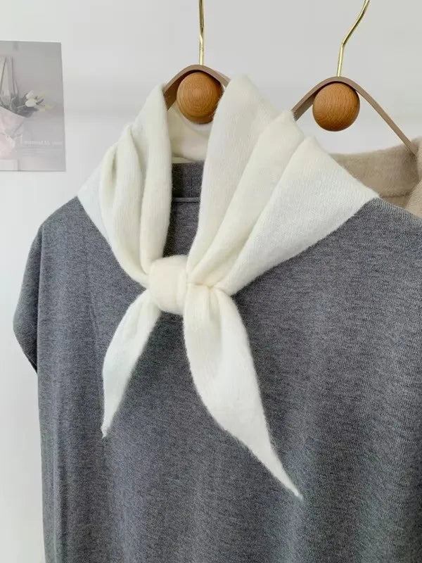 Écharpe Triangulaire en Laine Tricotée - Rayures Colorées