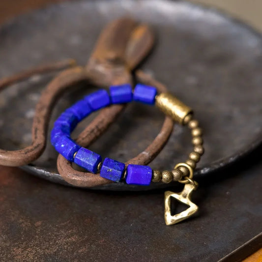 Bracelet Lapis Lazuli et Laiton avec Pendentif Triangle – Fait Main