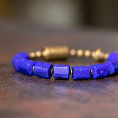 Bracelet Lapis Lazuli et Laiton avec Pendentif Triangle – Fait Main