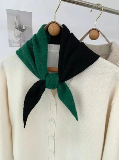 Écharpe Triangulaire en Laine Tricotée - Rayures Colorées