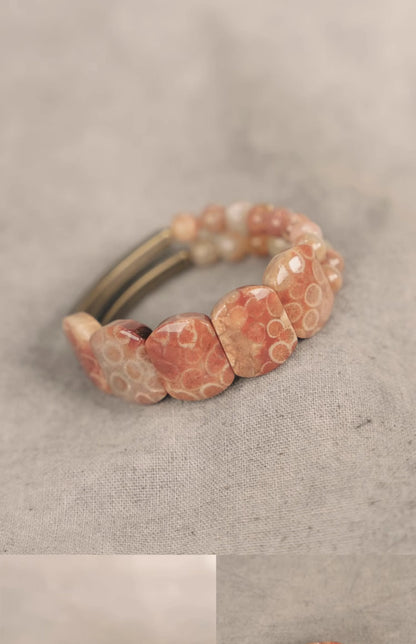 Bracelet Pierre Rouge Naturelle et Perles de Laiton – Bijou Yoga et Sérénité Unisexe