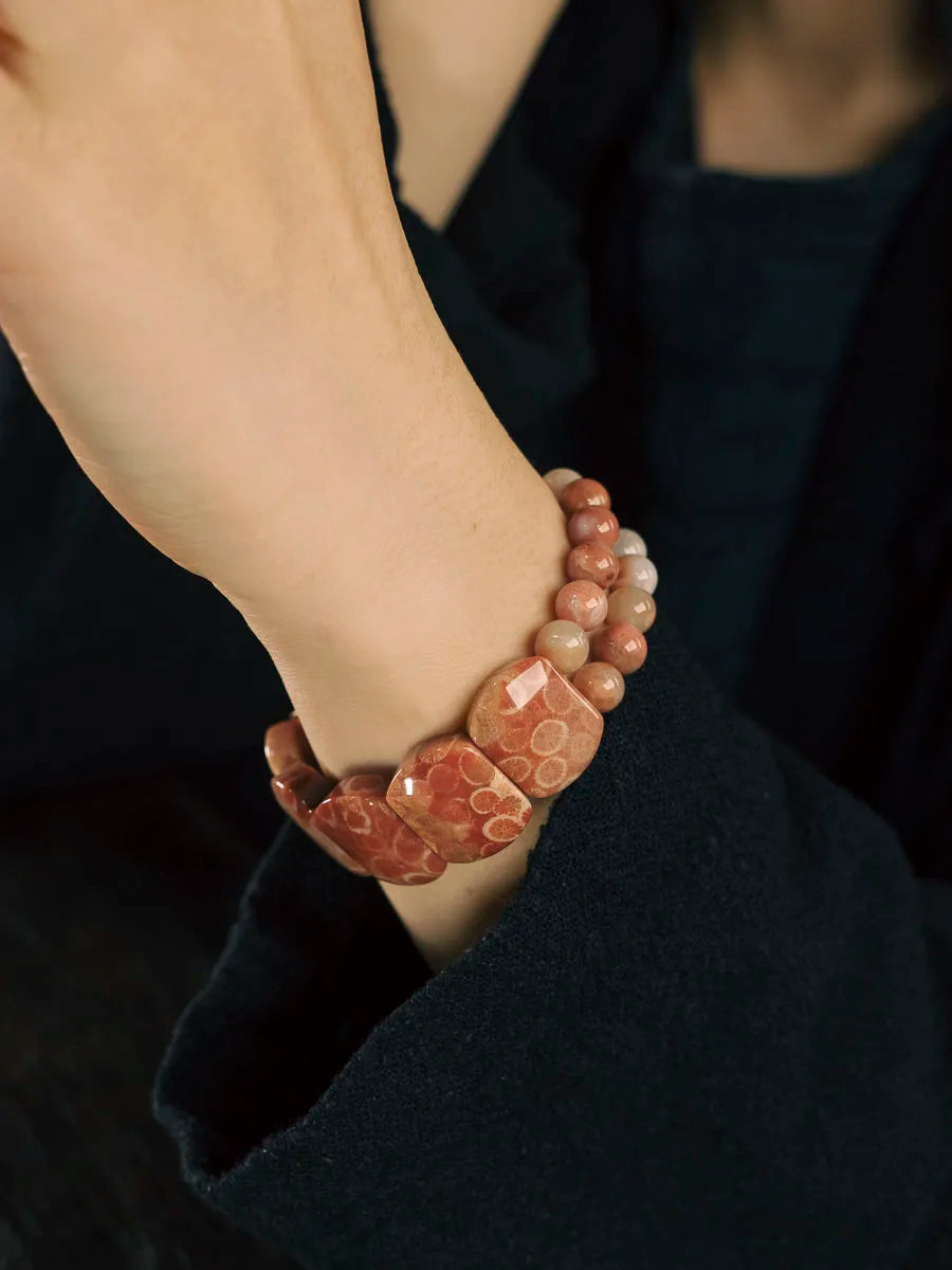 Bracelet Pierre Rouge Naturelle et Perles de Laiton – Bijou Yoga et Sérénité Unisexe