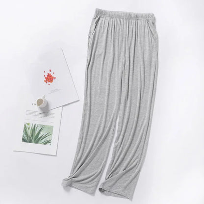 Pantalon de détente bleu ciel en modal, design minimaliste et matière stretch pour un sommeil serein.