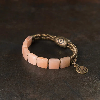 Bracelet Quartz Rose Perles Carrées 12 mm et Œil Protecteur en Laiton – Pour Femme