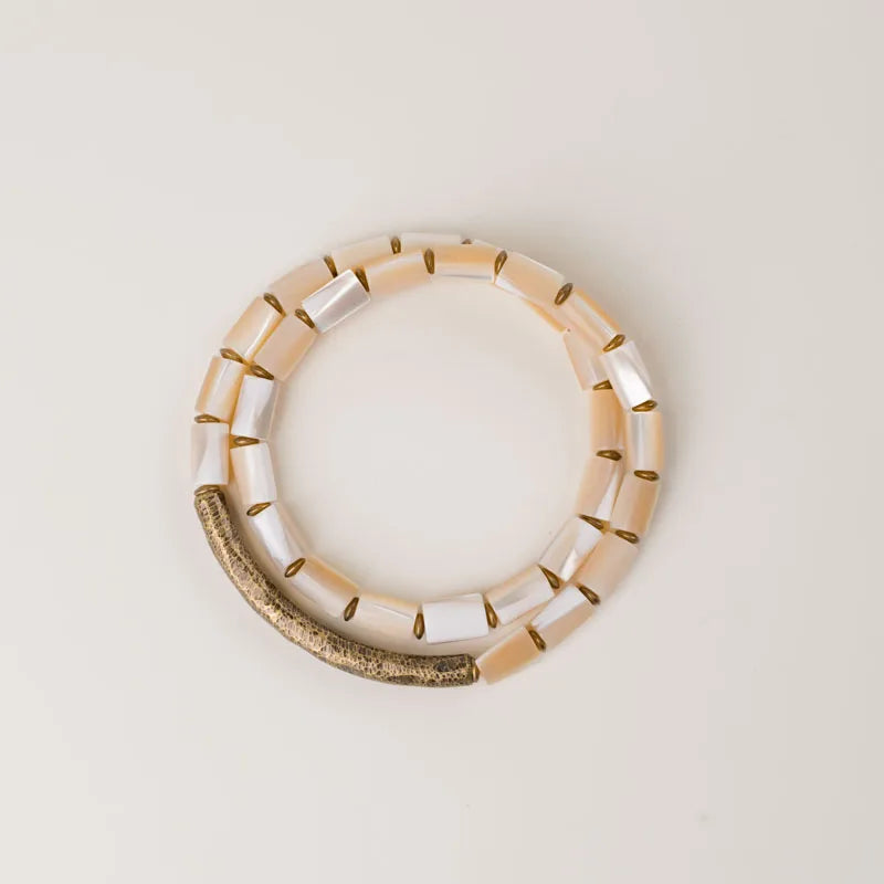 Bracelets à Accumuler Coquillage et Laiton – Set Minimaliste Tons Neutres pour Femme