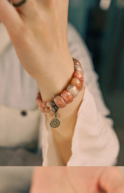 Bracelet Double Rang Pierre Corail et Laiton – Bijou Oriental de Prospérité