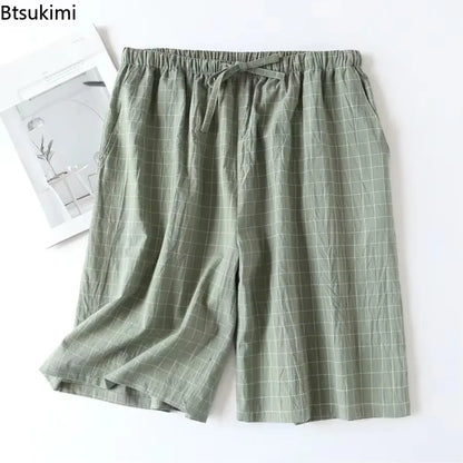 Short de pyjama homme vert sauge en coton à carreaux, vue de face à plat avec cordon de serrage.