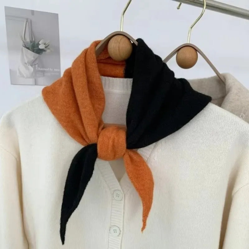 Écharpe Triangulaire en Laine Tricotée - Rayures Colorées