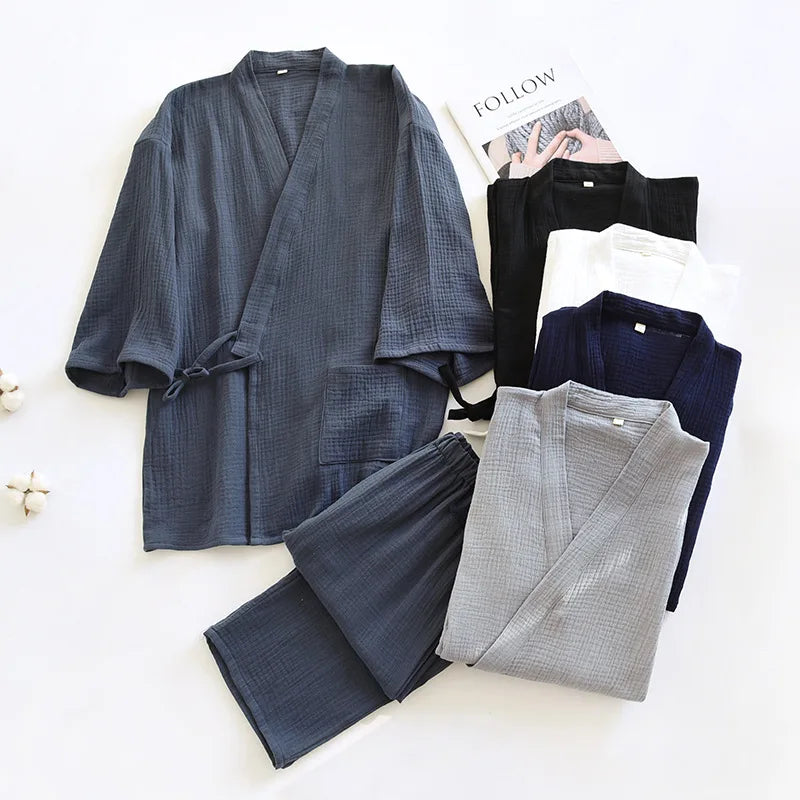 Ensemble pyjama 2 pièces gris anthracite déplié, comprenant une veste à nouer et un pantalon ample.