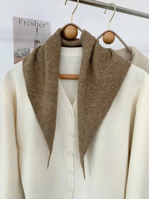 Écharpe Triangulaire en Laine Tricotée - Rayures Colorées