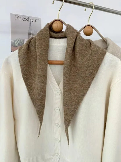 Écharpe Triangulaire en Laine Tricotée - Rayures Colorées