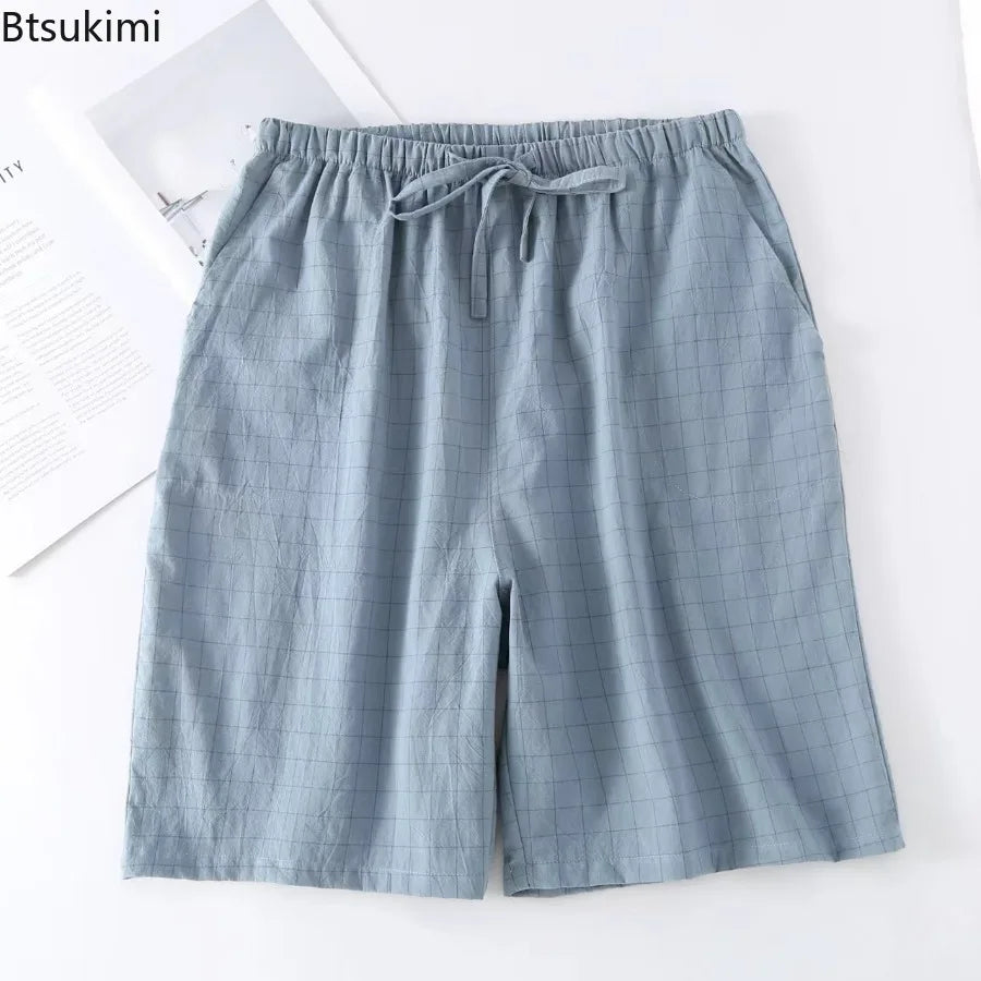 Gros plan sur les finitions de la taille et le nœud du cordon d'ajustement du short de pyjama.