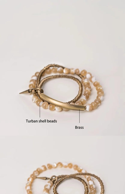 Bracelet Triple Tour Coquillage Naturel 6 mm et Laiton Vintage – Bohème pour Femme