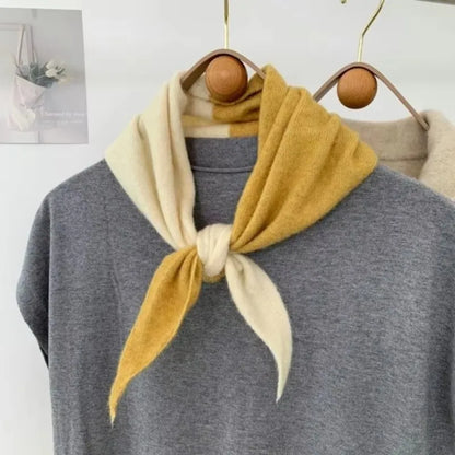 Écharpe Triangulaire en Laine Tricotée - Rayures Colorées