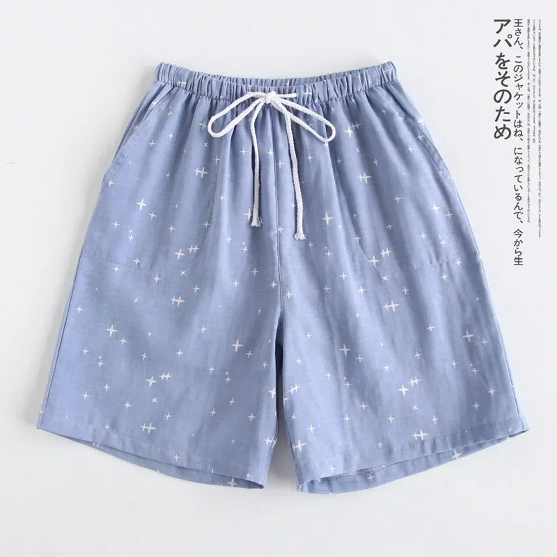 Assortiment de shorts de pyjama japonais déclinés en coloris vert sauge et jaune pastel.
