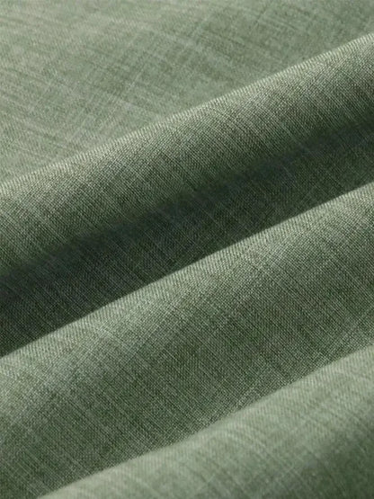 Zoom sur la texture naturelle respirante du mélange lin et coton, coloris vert chiné.