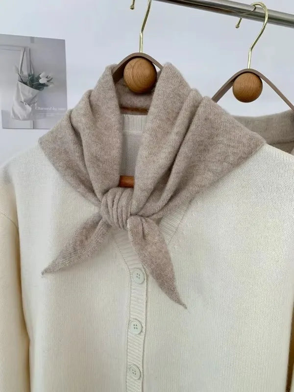 Écharpe Triangulaire en Laine Tricotée - Rayures Colorées