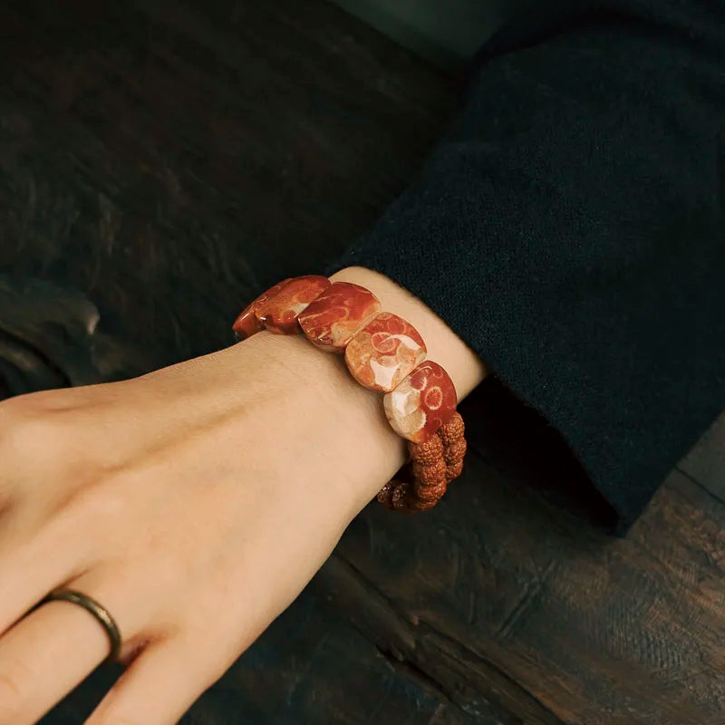 Bracelet Double Rang Rudraksha, Pierre Corail et Laiton – Bijou Oriental de Couple