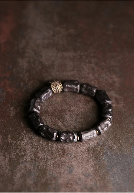 Bracelet Ébène Sculptée Rétro et Breloque Vajra en Laiton – Bois Noir Véritable