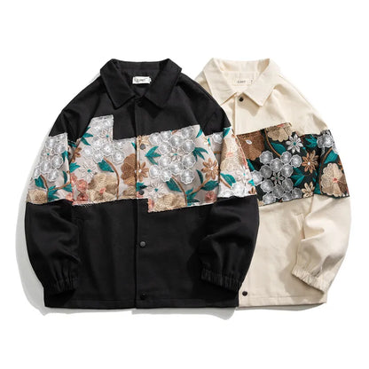 Comparaison frontale des vestes vintage noire et beige avec leurs empiècements fleuris de style bohème.