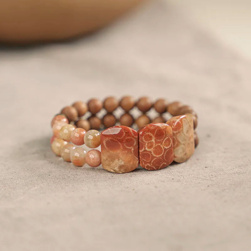 Bracelet Bois de Santal et Pierre Corail avec Perles de Laiton – Bijou Oriental