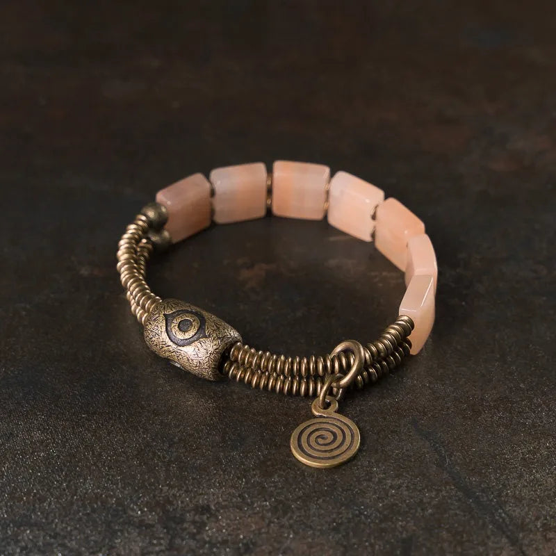 Bracelet Quartz Rose Perles Carrées 12 mm et Œil Protecteur en Laiton – Pour Femme