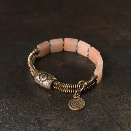 Bracelet Quartz Rose Perles Carrées 12 mm et Œil Protecteur en Laiton – Pour Femme