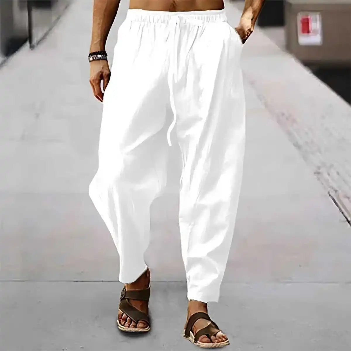 Pantalon large en lin blanc, taille élastique avec cordon, coupe fluide et zen pour l'été.