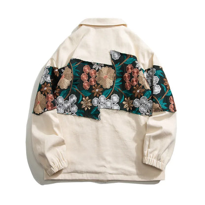 Vue de dos de la veste vintage beige révélant un large patchwork floral aux broderies colorées artisanales.