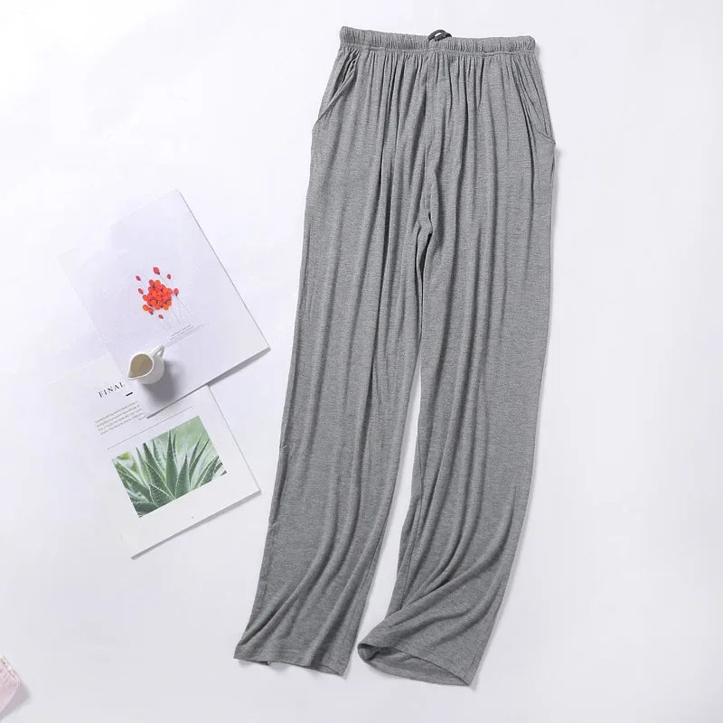 Pantalon de pyjama bordeaux en modal soyeux, coupe ample offrant une grande liberté de mouvement.