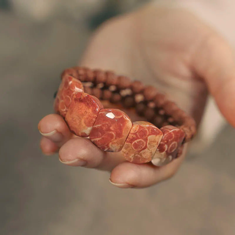 Bracelet Double Rang Rudraksha, Pierre Corail et Laiton – Bijou Oriental de Couple