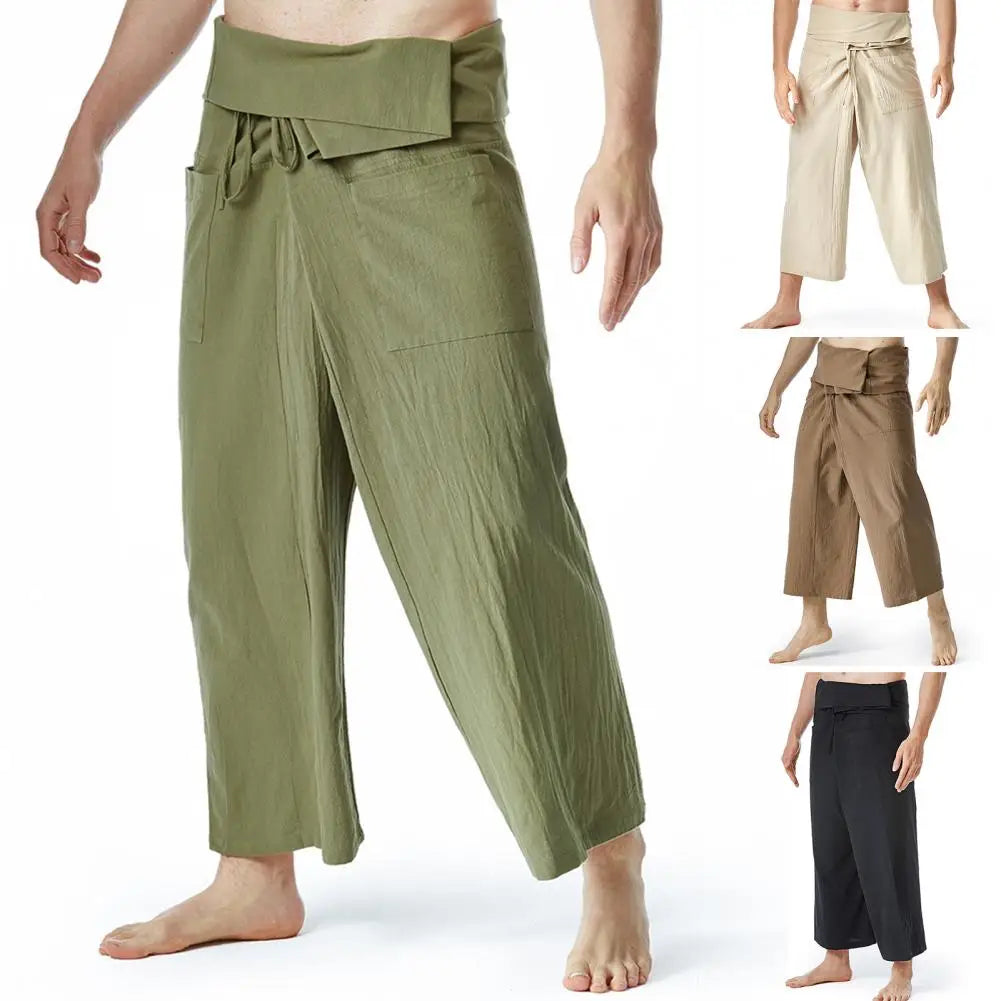 Vue arrière d'un pantalon de pêcheur vert olive en lin, montrant la fluidité du tissu.