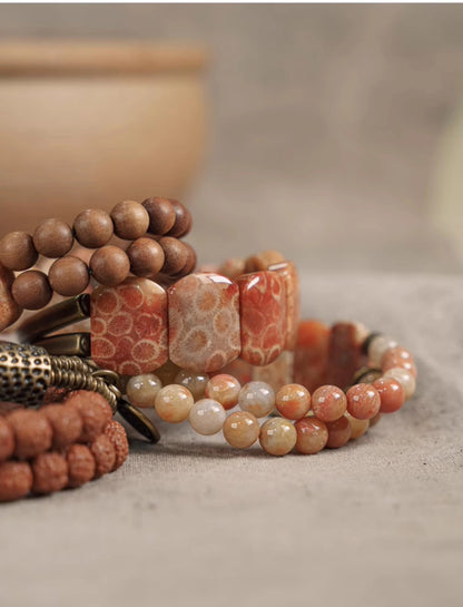 Bracelet Double Rang Rudraksha, Pierre Corail et Laiton – Bijou Oriental de Couple