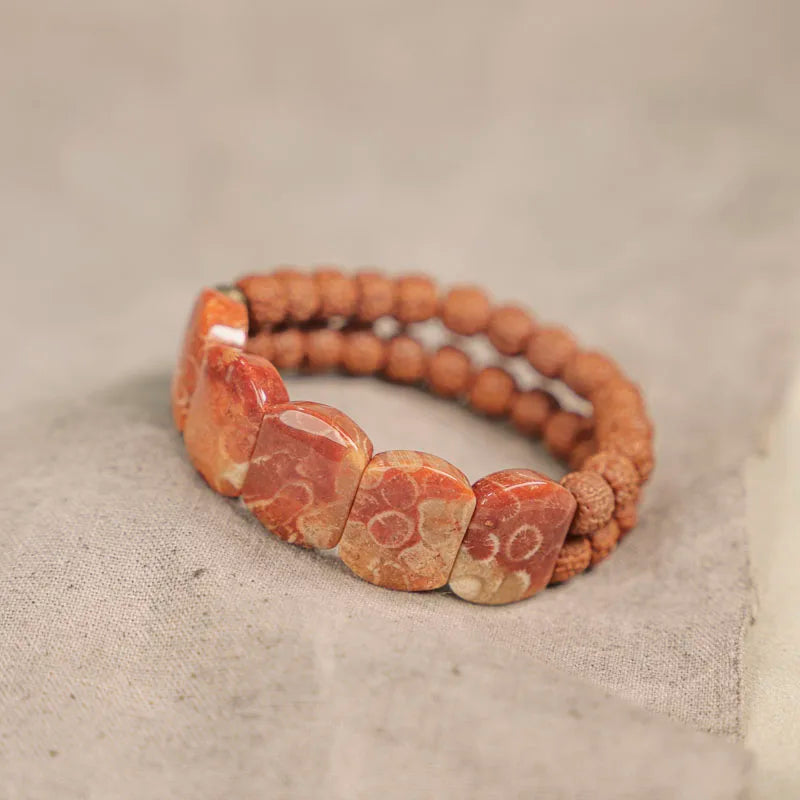Bracelet Double Rang Rudraksha, Pierre Corail et Laiton – Bijou Oriental de Couple