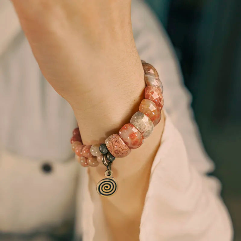 Bracelet Double Rang Pierre Corail et Laiton – Bijou Oriental de Prospérité