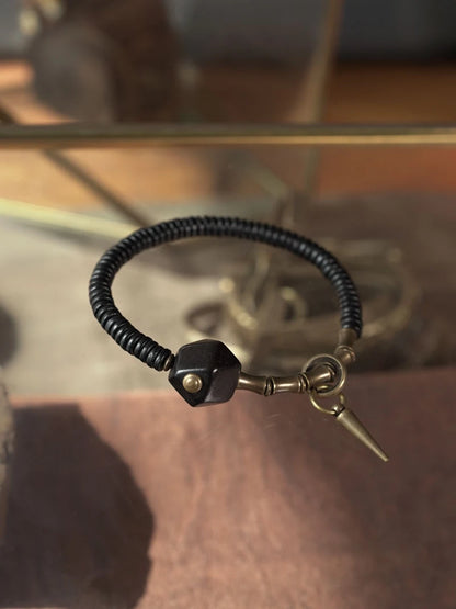 Bracelet Ébène et Breloque en Laiton – Style Rétro Bohème, Esprit Africain