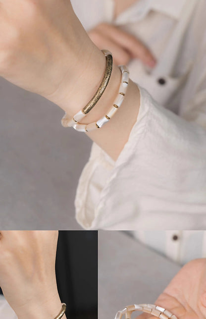 Bracelets à Accumuler Coquillage et Laiton – Set Minimaliste Tons Neutres pour Femme
