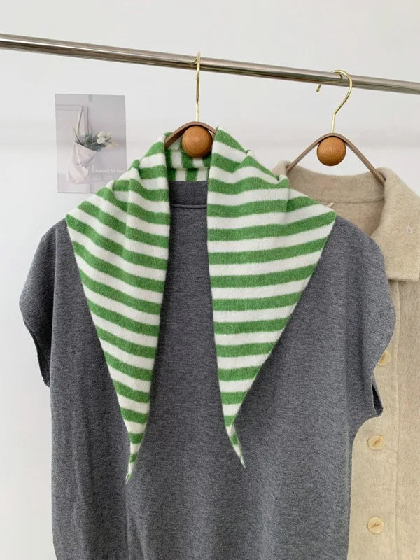 Écharpe Triangulaire en Laine Tricotée - Rayures Colorées