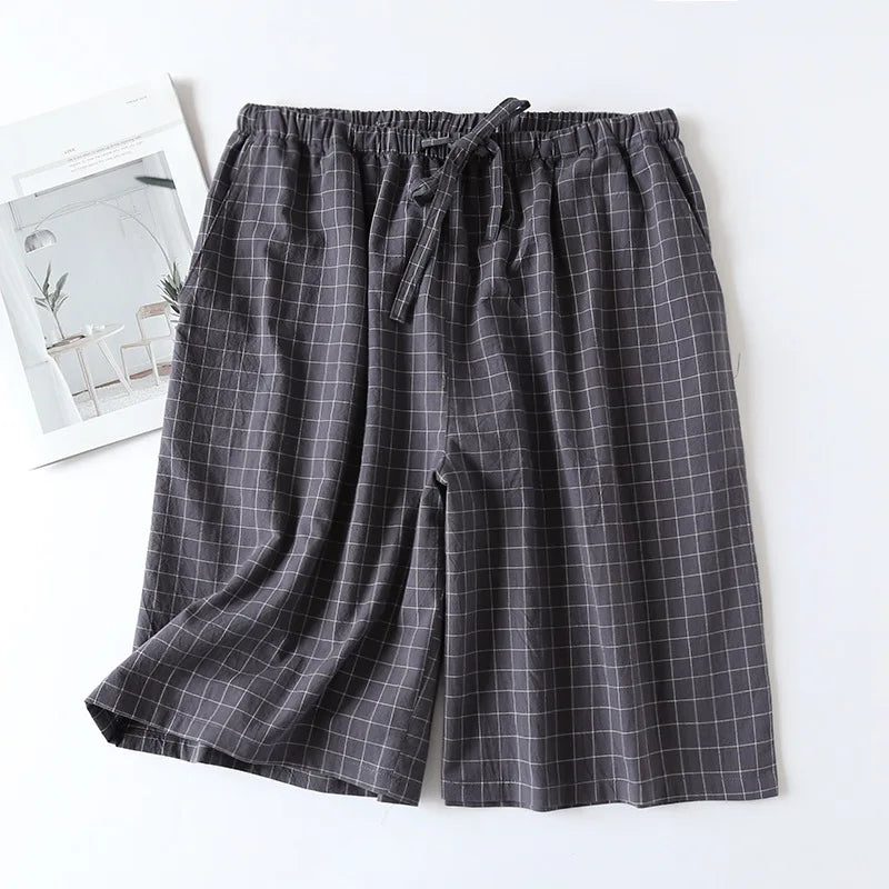 Short de pyjama homme en coloris bleu ciel à carreaux, idéal pour un confort nocturne optimal.